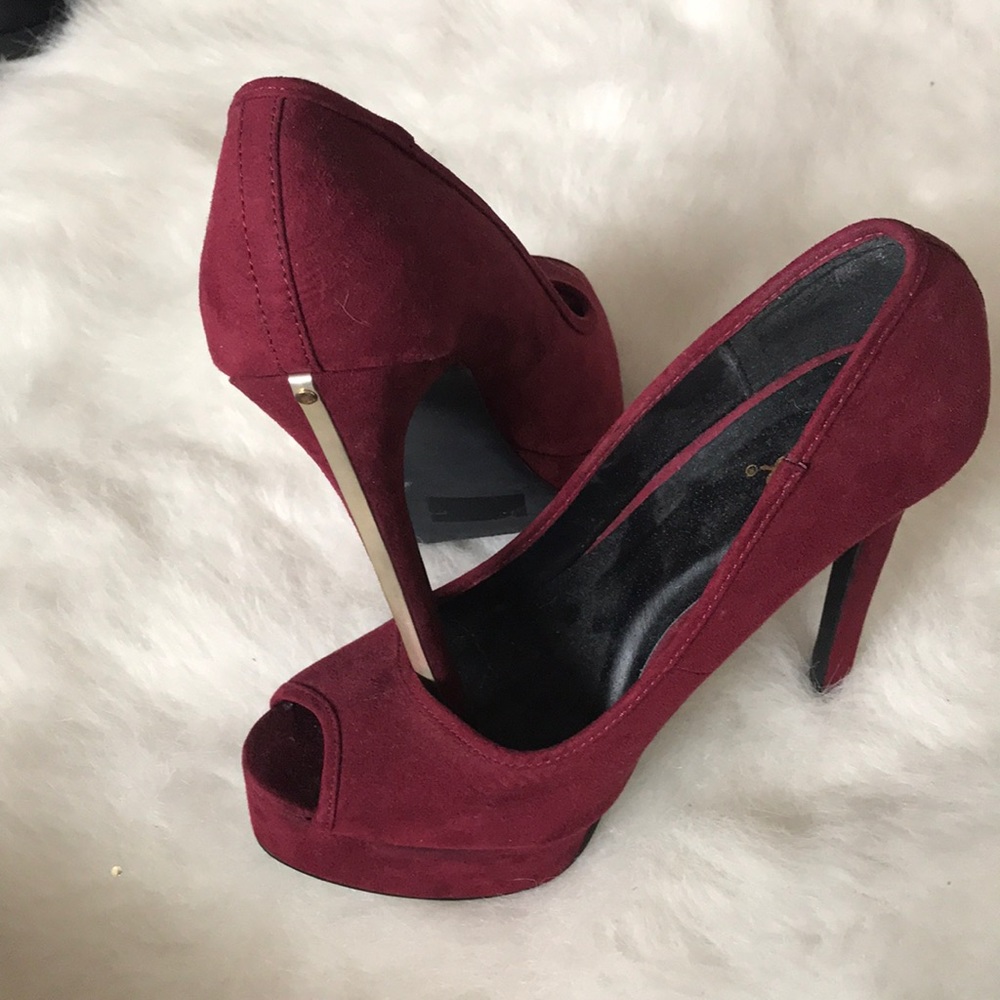 High heels burgundy and gold
